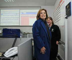 La alcaldesa, Ana Botella, durante la visita a la sede del Samur Social 