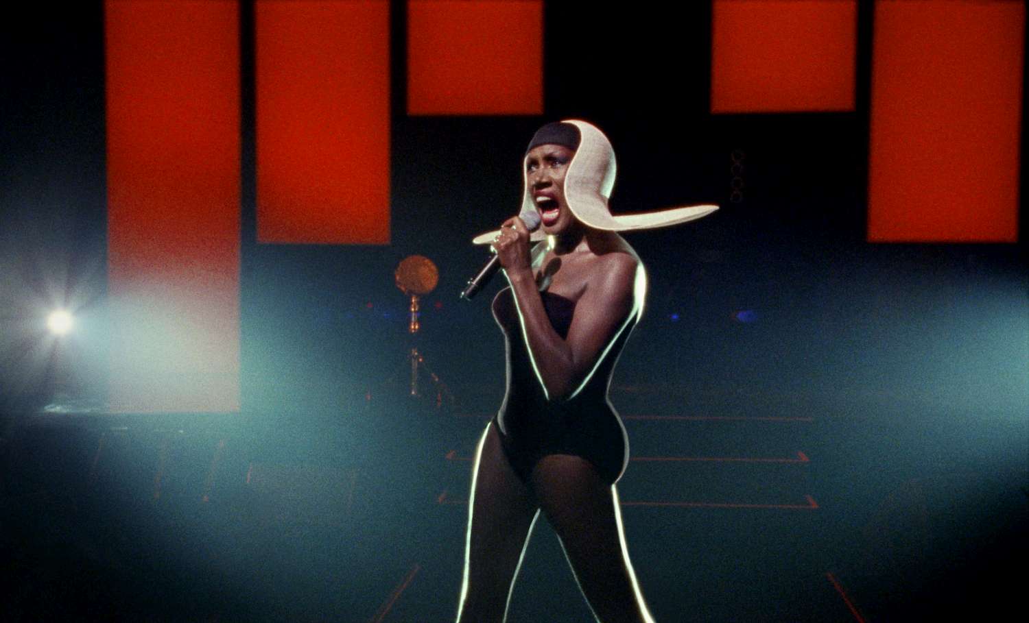 CinePlaza: Superestrellas 2 > Proyección: Grace Jones. La pantera del pop