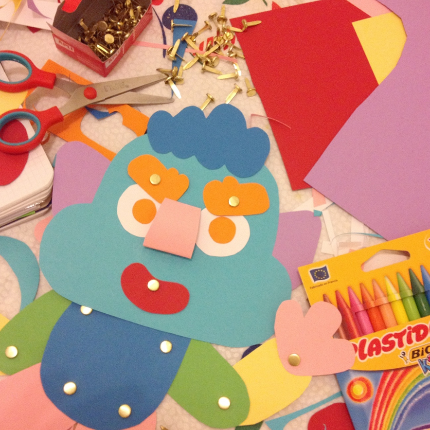 Recortes de cartulina que forman un monstruo