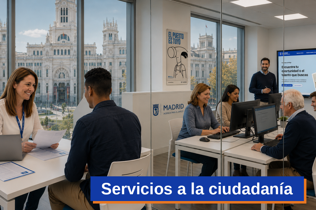 Personas usuarias y personal de la Agencia para el Empleo de Madrid atendiendo consultas laborales en una oficina moderna con vistas al Palacio de Cibeles, con puestos de trabajo, ordenadores y carteler&iacute;a institucional de Madrid.
