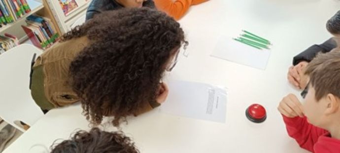 Adolescentes durante el desarrollo de la actividad