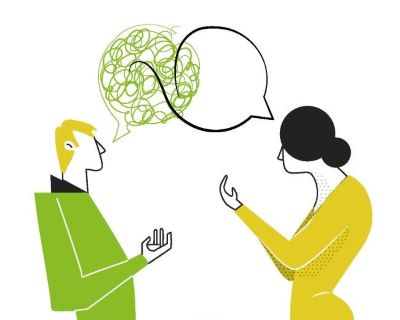 Se&ntilde;or hablando con enredo