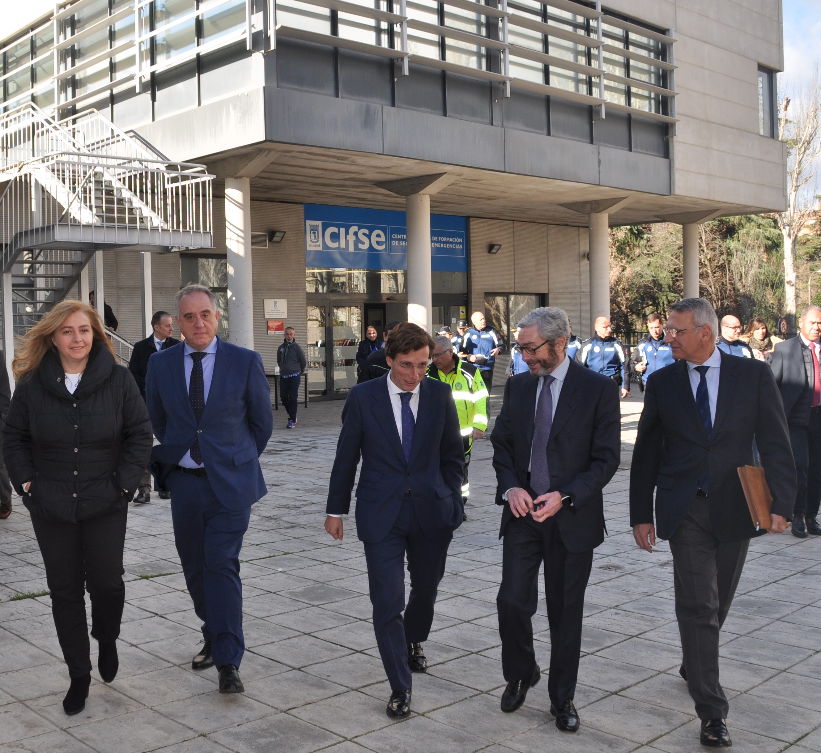 El Alcalde de Madrid acompañado por varios directivos