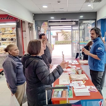 Mercadea en el Mercado municipal Maravillas (distrito Tetuán)