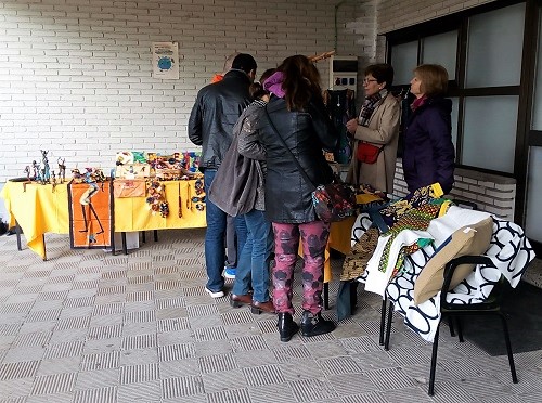 Mercadillo solidario de la Asociaci&oacute;n Escuela Sansana