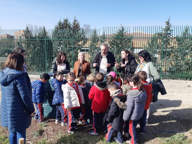Luis Molina Terrén, jefe del Dpto de Educación Ambiental del Ayuntamiento de Madrid; Blanca Martínez, técnico de huertos escolares sostenibles, Montserrat Pérez, directora del colegio Ponce de León, y Esther Herrero, profesora del centro educativo