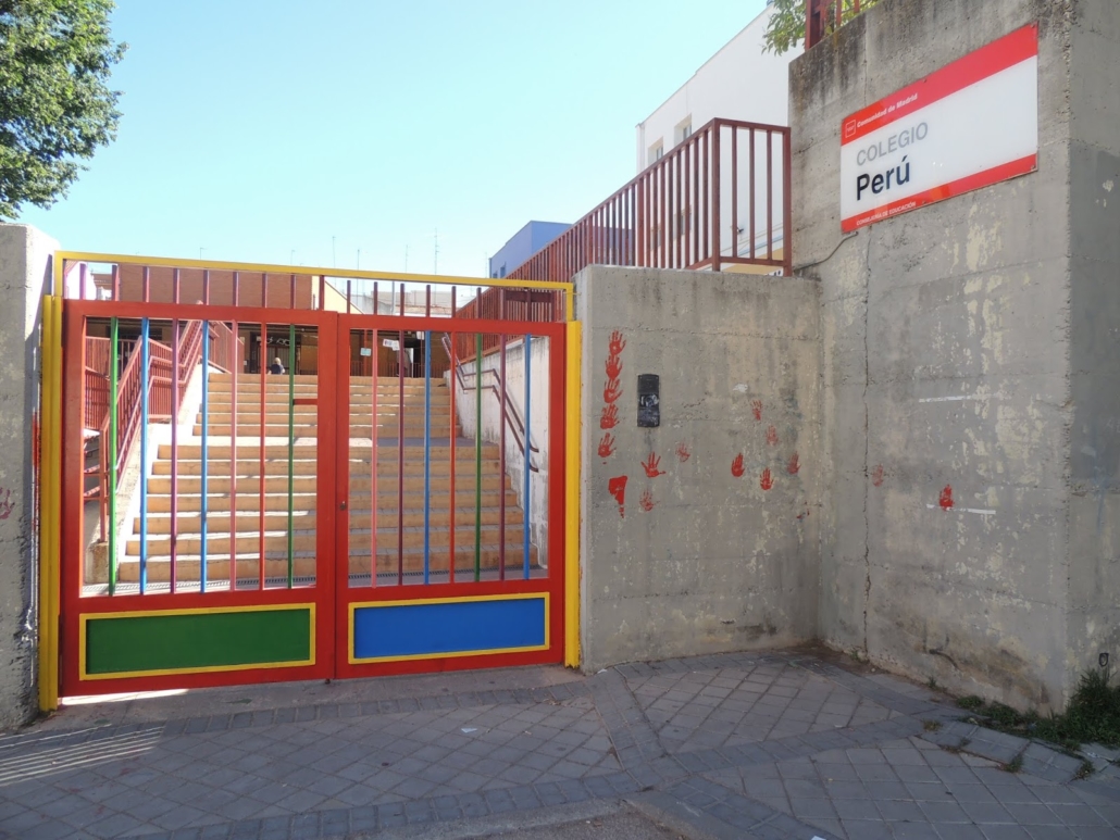 Fachada del colegio público Perú