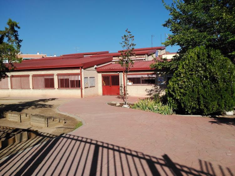 Fachada del colegio p&uacute;blico Isaac Peral