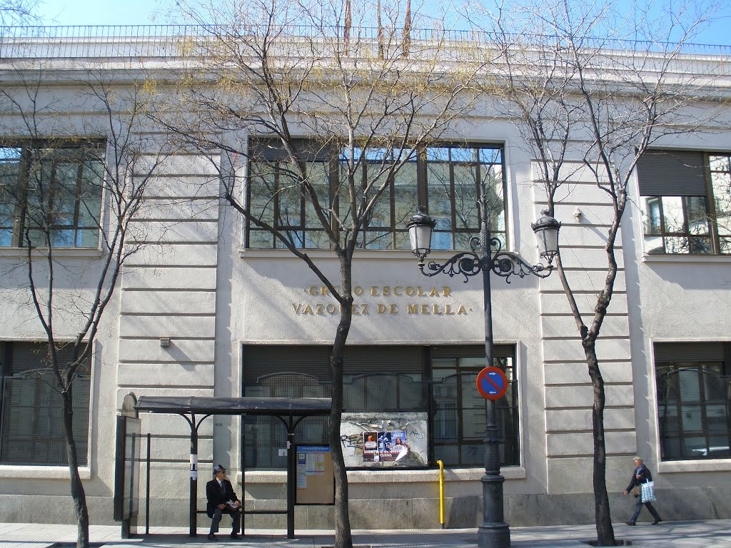 Fachada del colegio p&uacute;blico V&aacute;zquez de Mella