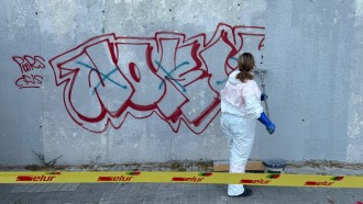 Eliminaci&oacute;n de grafiti en paramento no poroso