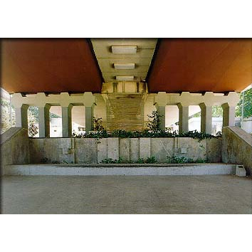 Volumen-Relieve-Arquitectura, 1972. 169 x 940 x 30 cm. Granito.