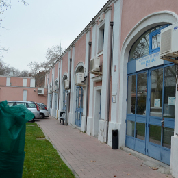 Entrada del centro de atención a las drogodependencias San Blas