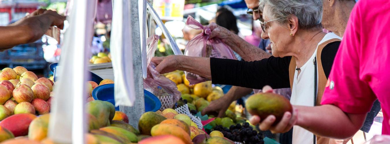 En los hogares se deshechan alrededor de 79 kilogramos por persona al año. Foto:© FAO/Miguel Schincariol