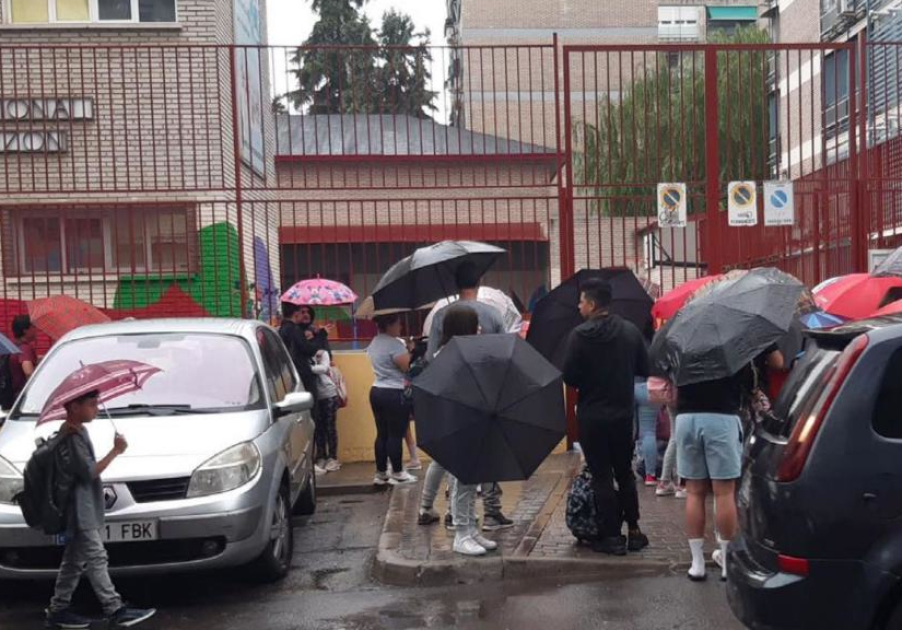 Puerta Colegio Diagn&oacute;stico Entorno escolar