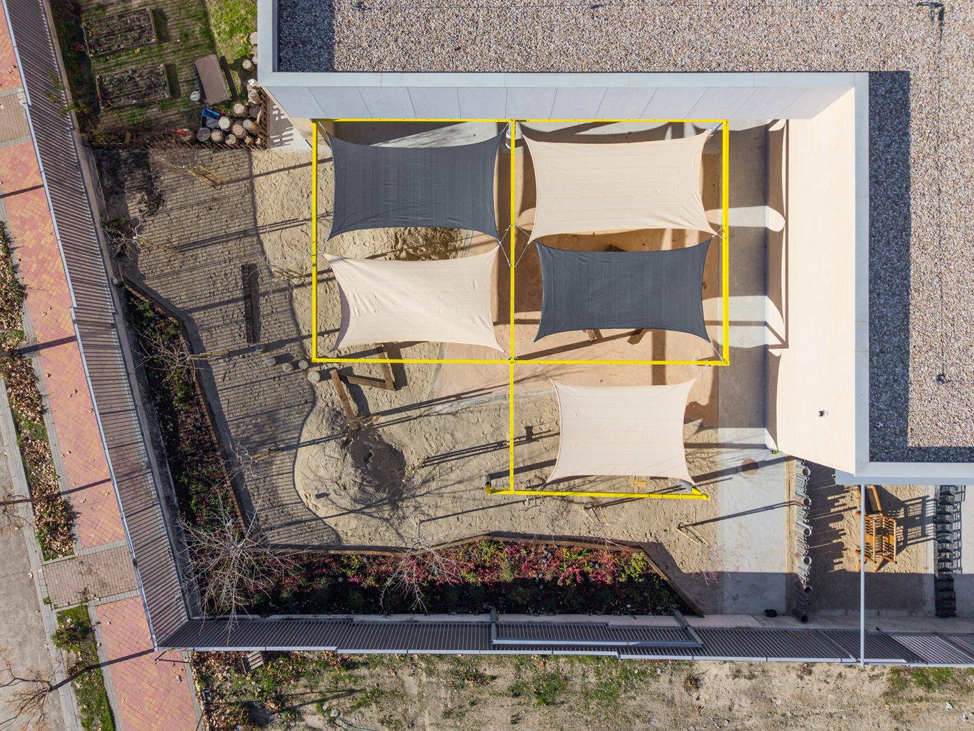 Vista de la renaturalizaci&oacute;n efectuada en la EI Jos&eacute; G&oacute;mez Gil