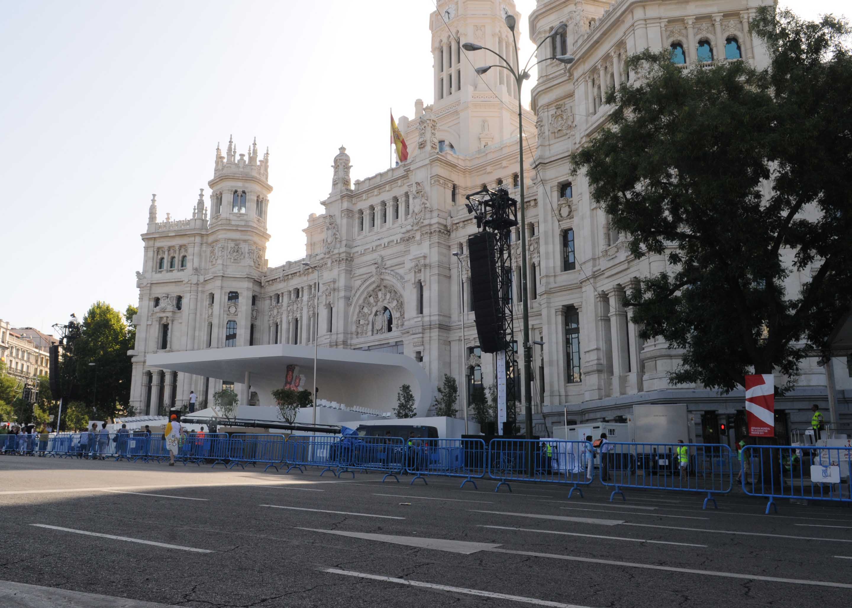 La plaza de Cibeles cortada al tr&aacute;fico con motivo de los actos programados durante la visita del Papa a Madrid