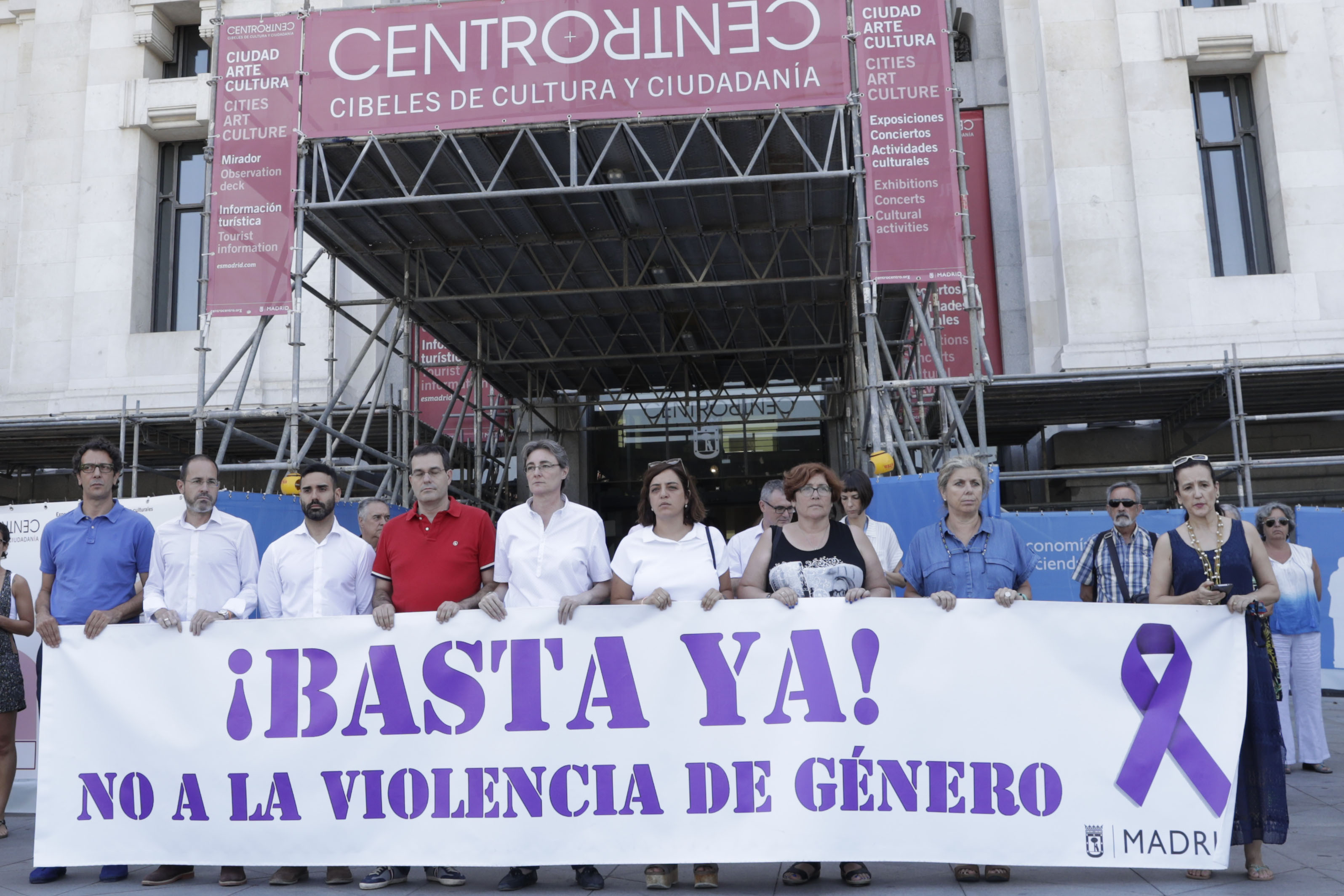 Minuto de silencio por el asesinato de una mujer en Getafe, víctima de ...