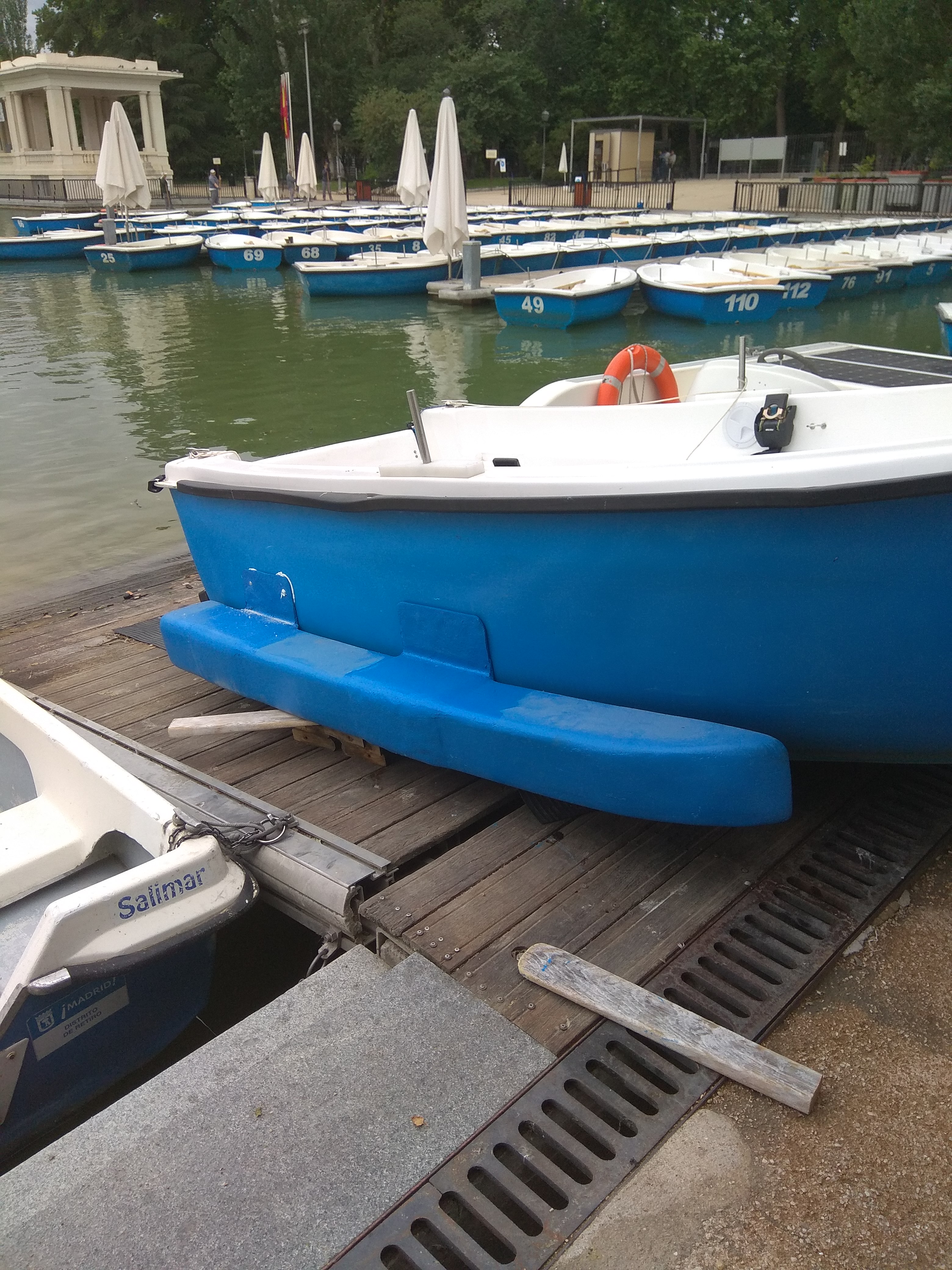 Existe Radar Trastornado Las barcas a remo de El Retiro se hacen también accesibles a sillas de  ruedas motorizadas - Ayuntamiento de Madrid