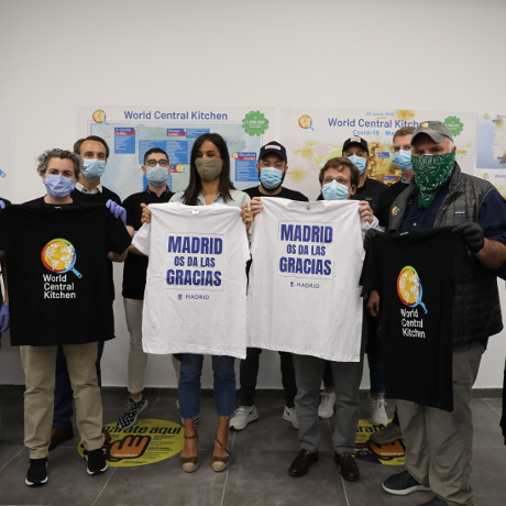 Almeida y Villac&iacute;s agradecen al chef Jos&eacute; Andr&eacute;s la labor solidaria de su ONG en Madrid  
