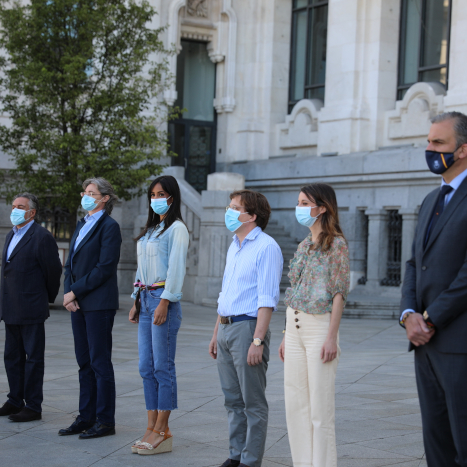 El Ayuntamiento de Madrid guarda un minuto de silencio por las v&iacute;ctimas de la COVID-19