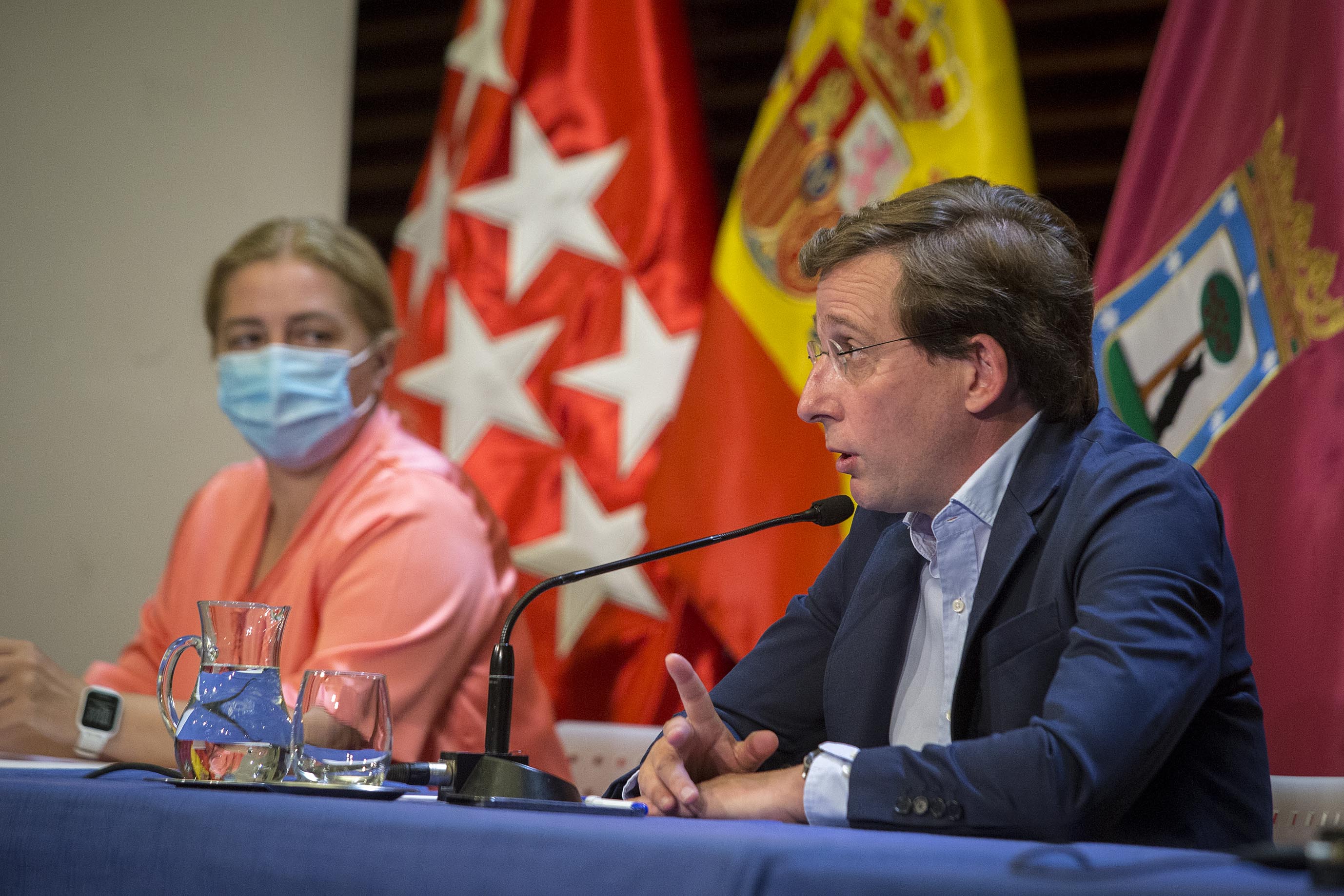 Almeida y Sanz durante la rueda de prensa posterior a la Junta de Gobierno extraordinaria