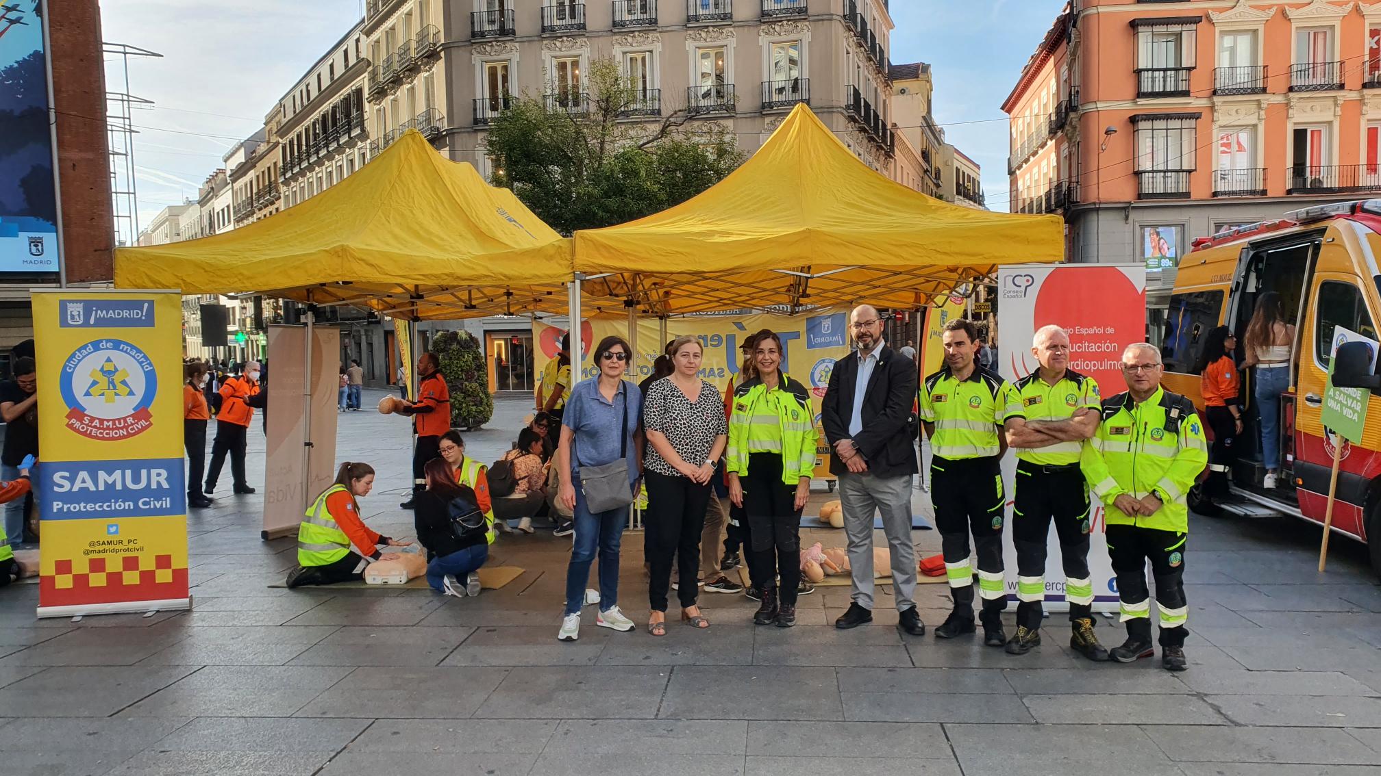 SAMUR-Protección Civil enseña a cientos de ciudadanos a realizar ...