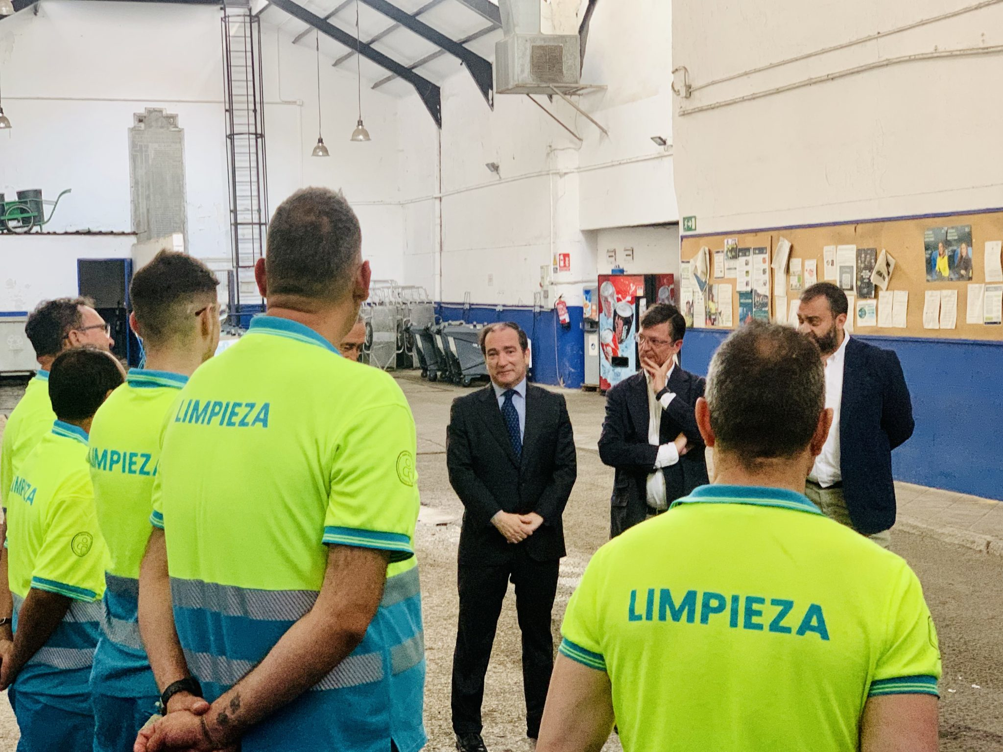 Los servicios de limpieza recogen 400 toneladas de residuos durante las ...