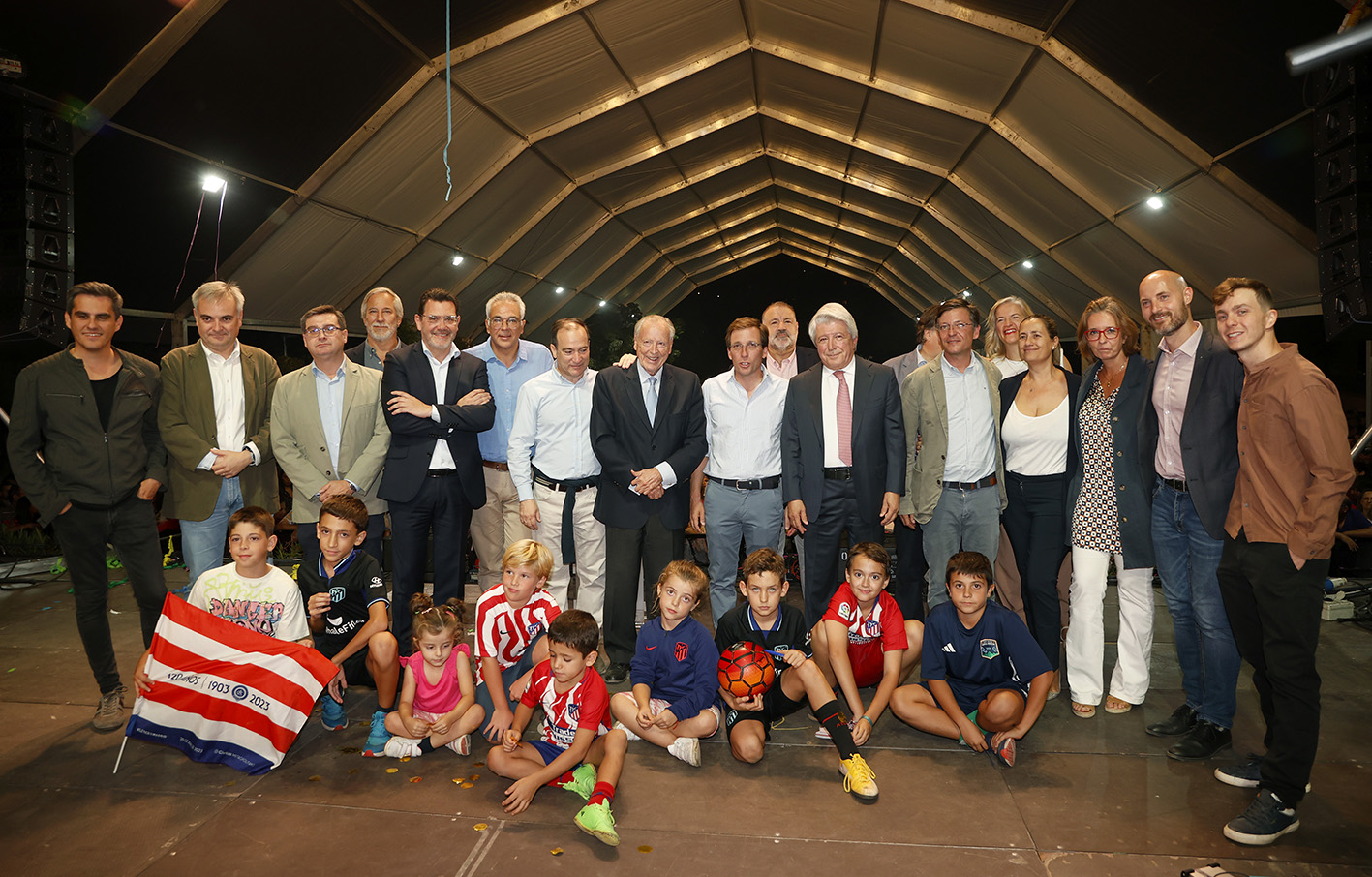 Preg&oacute;n Barrio del Pilar, Enrique Cerezo