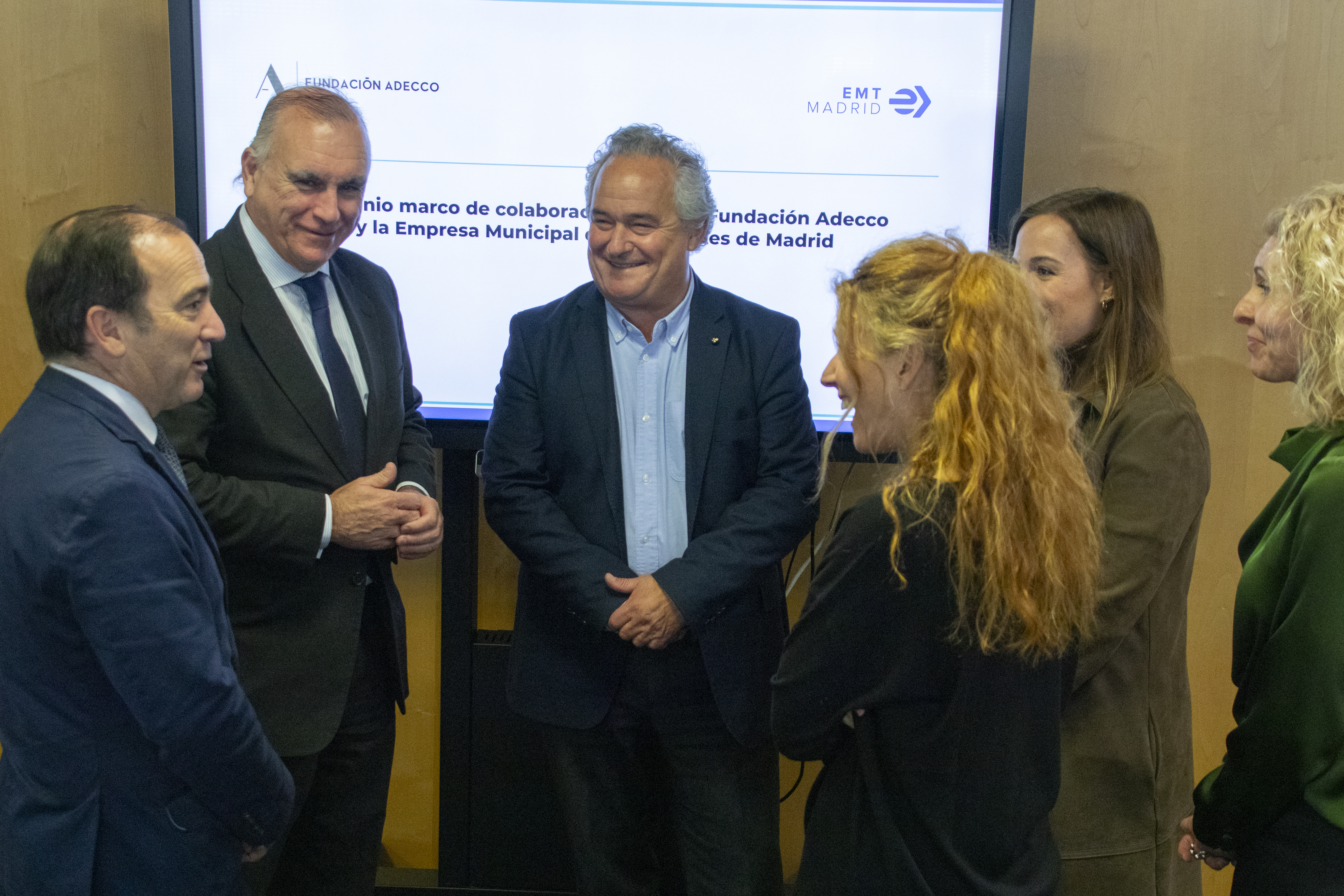 Carabante en la firma del convenio con la Fundaci&oacute;n Adecco