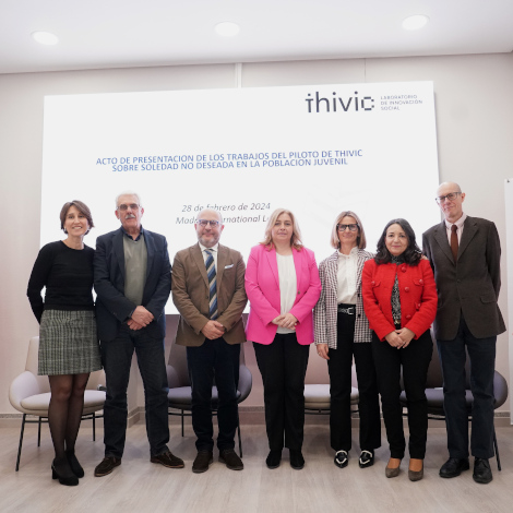 Inma Sanz junto a otros participantes en la presentación del estudio Thivic