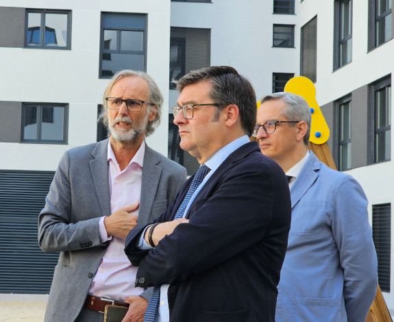 &Aacute;lvaro Gonz&aacute;lez visita la promoci&oacute;n de viviendas Ingenieros 1