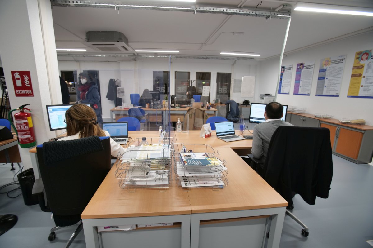 Empleados p&uacute;blicos del Ayuntamiento de Madrid trabajando en una oficina