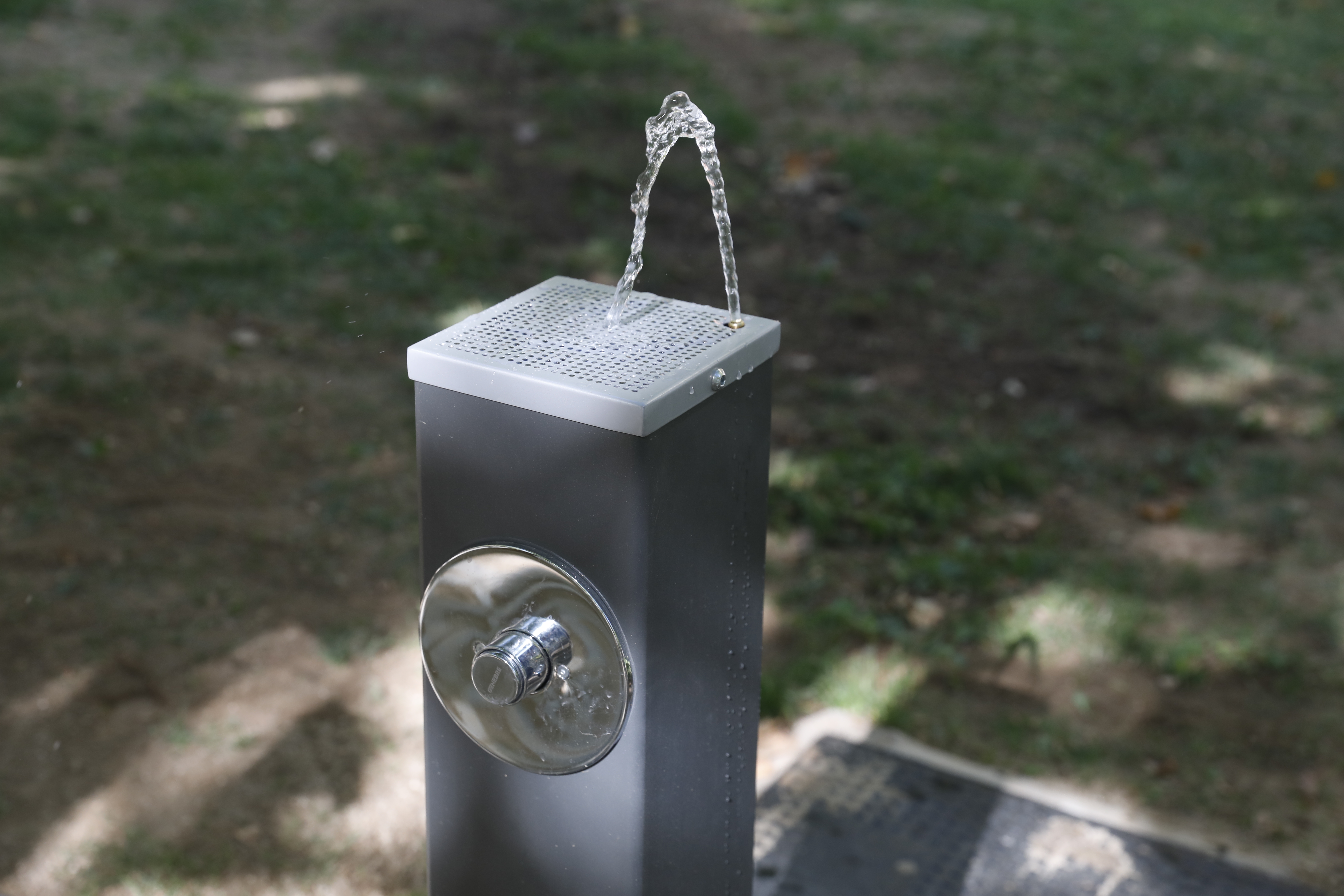 Fuente de agua potable instalada por el Ayuntamiento de Madrid