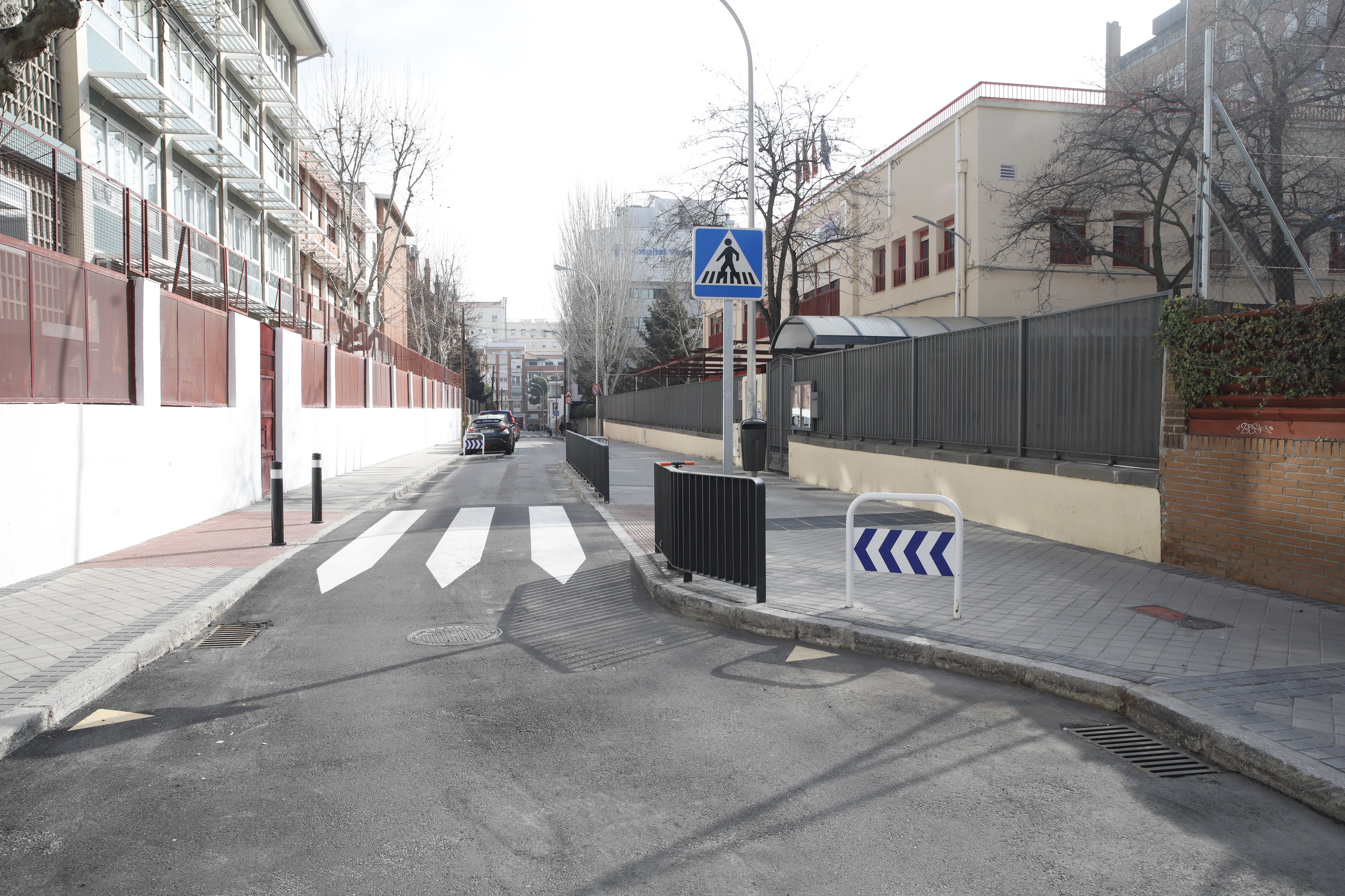 magen en la que se puede observar la ampliaci&oacute;n de la acera para mejorar la seguridad de los viandantes en el entorno escolar de la calle Honduras