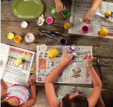 La vicealcaldesa, Inma Sanz, durante su visita al colegio Sagrada Familia para asistir a una formaci&oacute;n sobre educaci&oacute;n vial de Polic&iacute;a Municipal