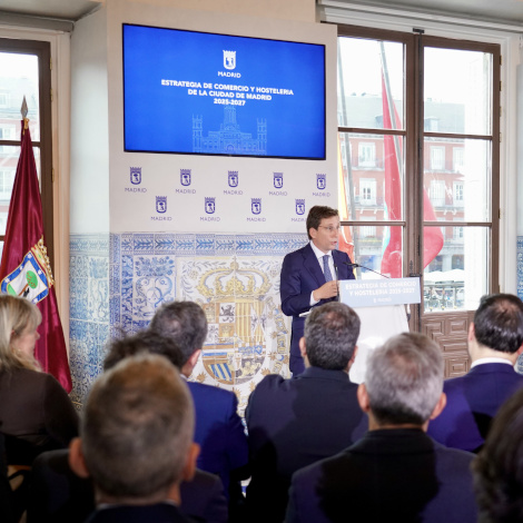 Almeida se compromete a ofrecer “el mejor marco fiscal, normativo y burocrático para el desarrollo del comercio y la hostelería en Madrid”
