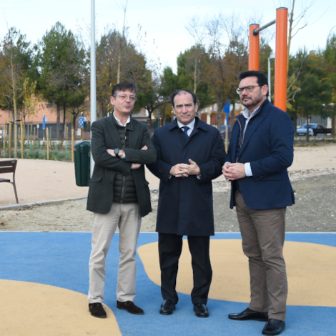 Carabante, Páramo y González supervisan los trabajos de plantación de árboles y transformación integral de la zona verde de la Cañada del Santísimo