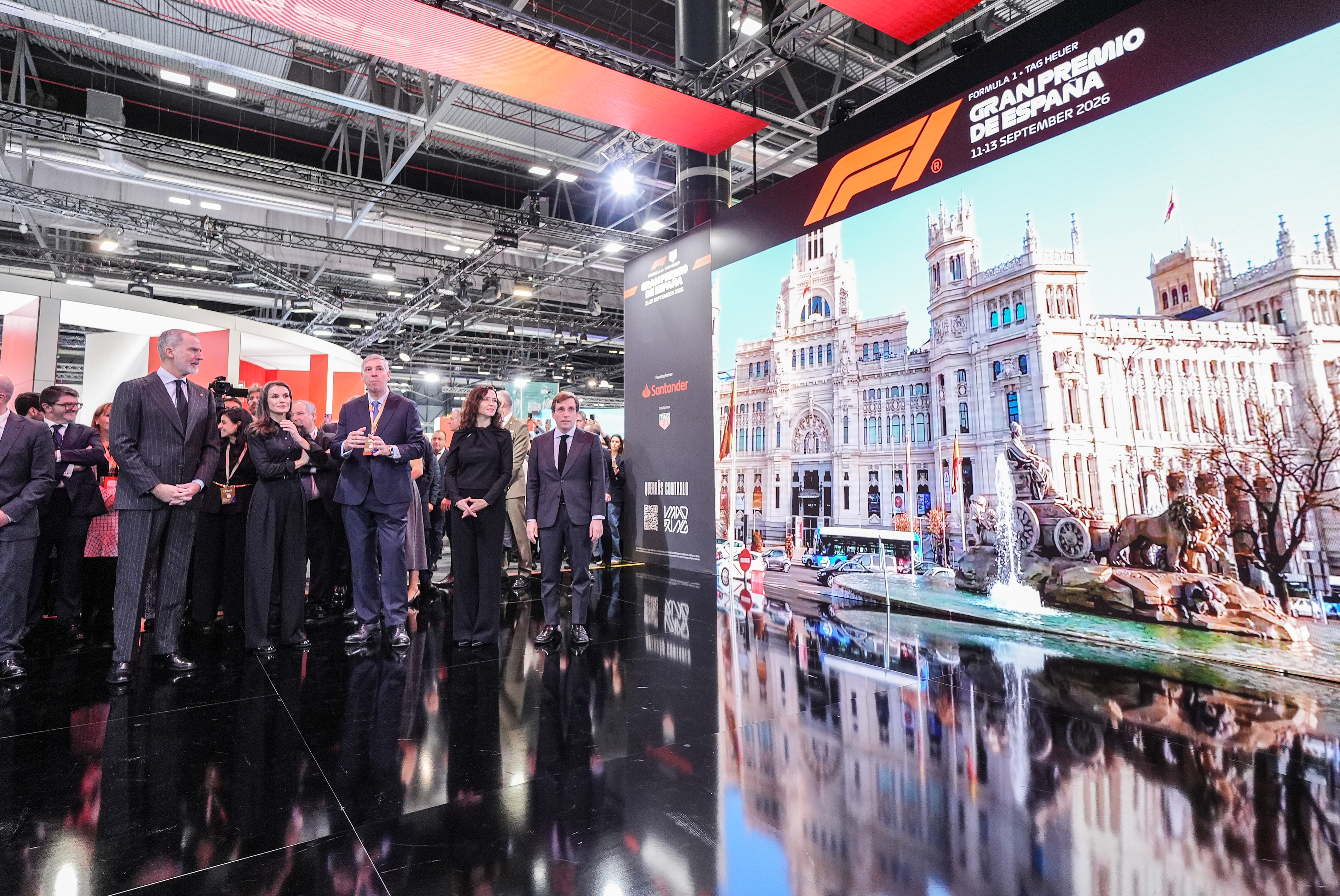 Almeida recibe a los reyes de España en el estand de Madrid en FITUR ...