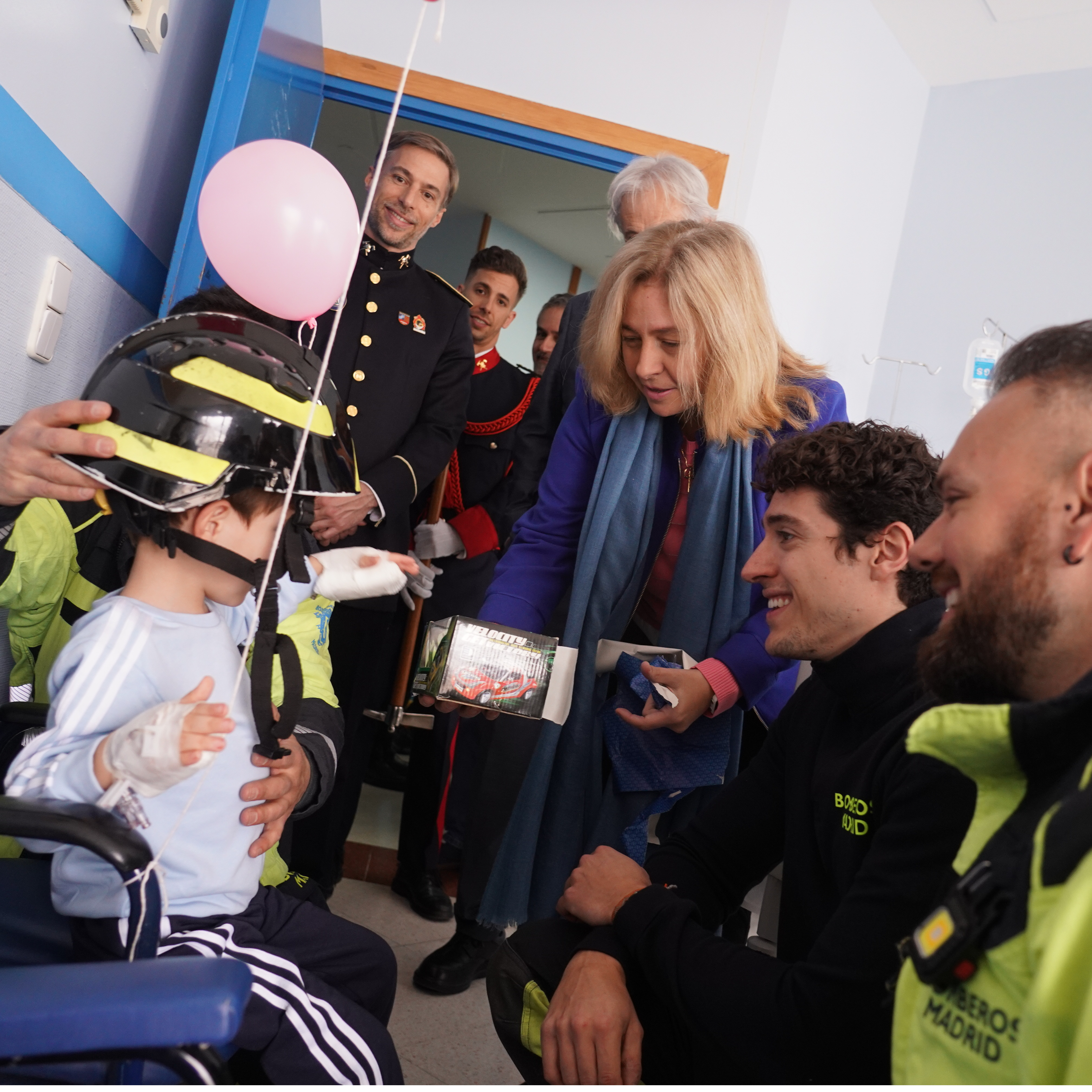 Los bomberos celebran el d&iacute;a de su patr&oacute;n con diversas acciones en el Hospital San Rafael  