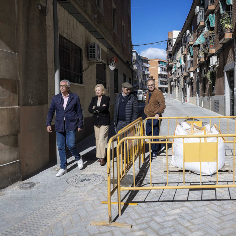 Garc&iacute;a Romero visita las obras de remodelaci&oacute;n del casco hist&oacute;rico de Carabanchel Bajo