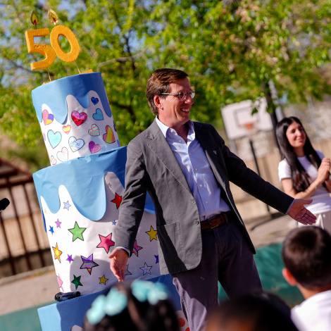 Almeida celebra los 50 a&ntilde;os del CEIP Mar&iacute;a Moliner de San Blas-Canillejas