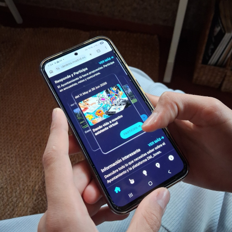Decide Madrid JOVEN lanza su primera consulta para crear el asistente virtual de la plataforma