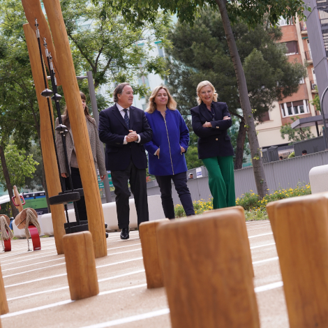 El Ayuntamiento culmina la remodelaci&oacute;n del bulevar de Reina Victoria, que potencia este espacio como lugar de encuentro vecinal