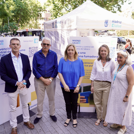 Madrid Salud y la Asociaci&oacute;n Espa&ntilde;ola contra el C&aacute;ncer instalan carpas para concienciar de los riesgos del tabaco y de los vapeadores