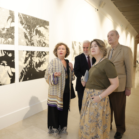 La delegada de Cultura, Turismo y Deporte, Marta Rivera de la Cruz, inaugura la exposici&oacute;n &lsquo;Elena Jim&eacute;nez. Premio Nacional de Arte Gr&aacute;fico&rsquo;