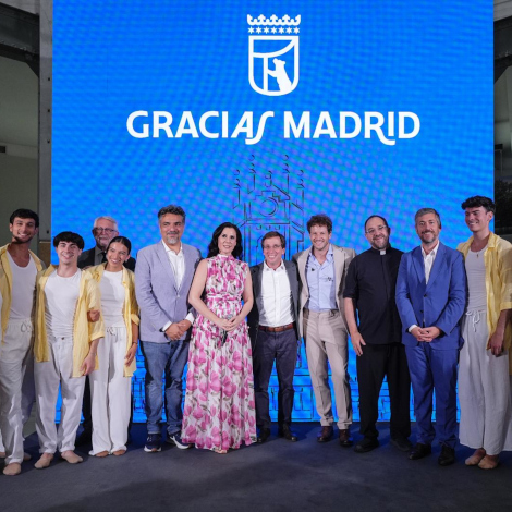 Almeida anuncia que Madrid conservar&aacute; la cruz de la vigilia del papa como &ldquo;testimonio permanente&rdquo; de su visita