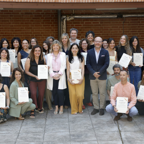 La delegada de Econom&iacute;a, Innovaci&oacute;n y Hacienda, Engracia Hidalgo, y el delegado de Pol&iacute;ticas Sociales, Familia e Igualdad, Jos&eacute; Fern&aacute;ndez, dan la bienvenida a la nueva promoci&oacute;n de educadores sociales