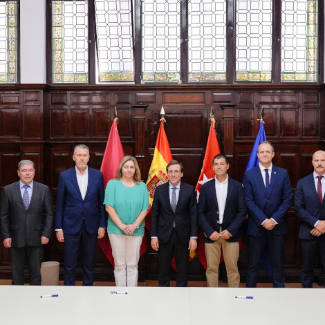 Almeida firma con los sindicatos el nuevo acuerdo laboral de Polic&iacute;a Municipal que mejora sus condiciones