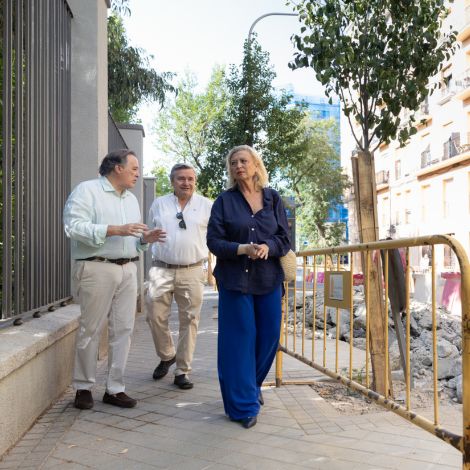 Visita de la delegada de Obras y Equipamientos, Paloma Garc&iacute;a Romero, y el concejal de Chamber&iacute;, Jaime Gonz&aacute;lez Taboada, a la calle de Alonso Cano