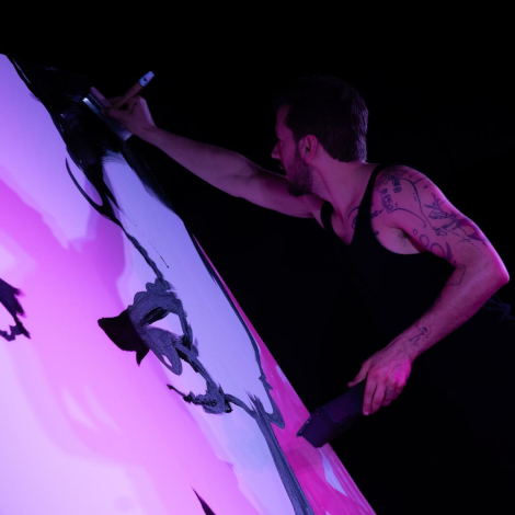 El artista multidisciplinar Jos&eacute; Maldonado, durante su espect&aacute;culo 'GALER&Iacute;A'